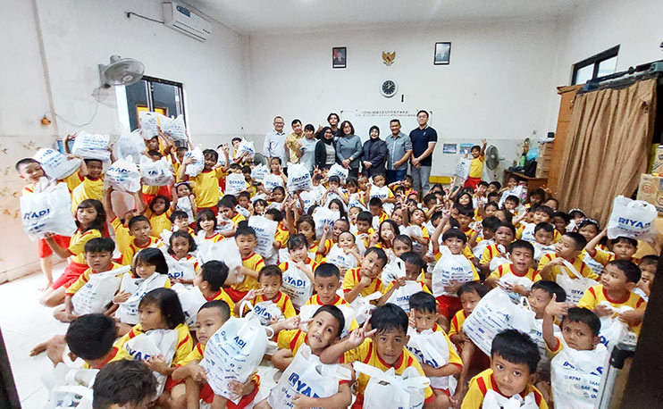 Riyadi Group Berbagi Kebaikan di Rumah Atmabrata