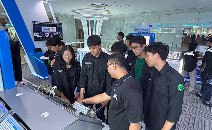 Kunjungan Mahasiswa Polban dalam Industrial Visit Bertema Otomasi dan Pneumatik