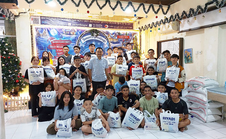 Riyadi Group di Panti Asuhan Hati Bangsa: Peduli dan Berbagi Kasih