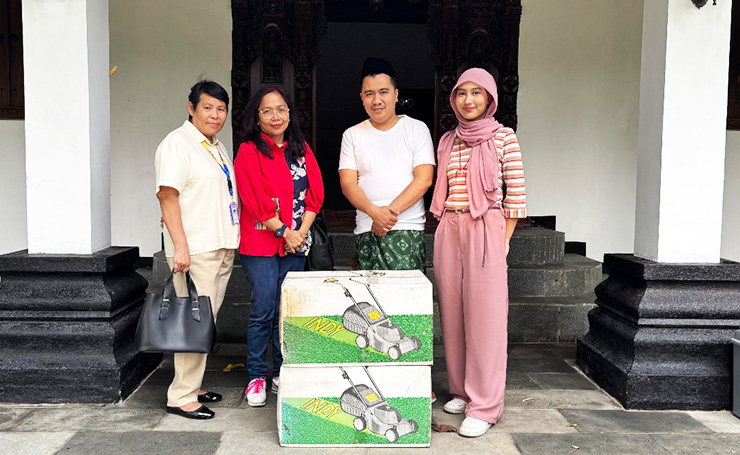 Riyadi Group Dukung Pelestarian Cagar Budaya Syekh Sangajati Melalui Donasi Mesin Pemotong Rumput